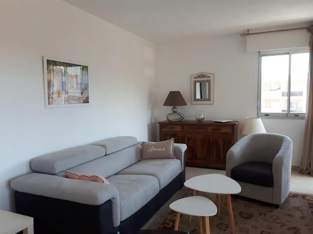 Appartement Spacieux Et Calme Classe 4 Etoiles, A 300M De La Mer Sainte-Maxime Apartment