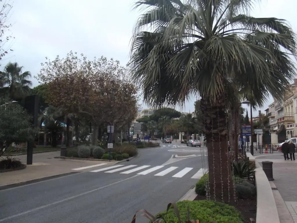Appartement Spacieux Et Calme Classe 4 Etoiles, A 300M De La Mer Sainte-Maxime